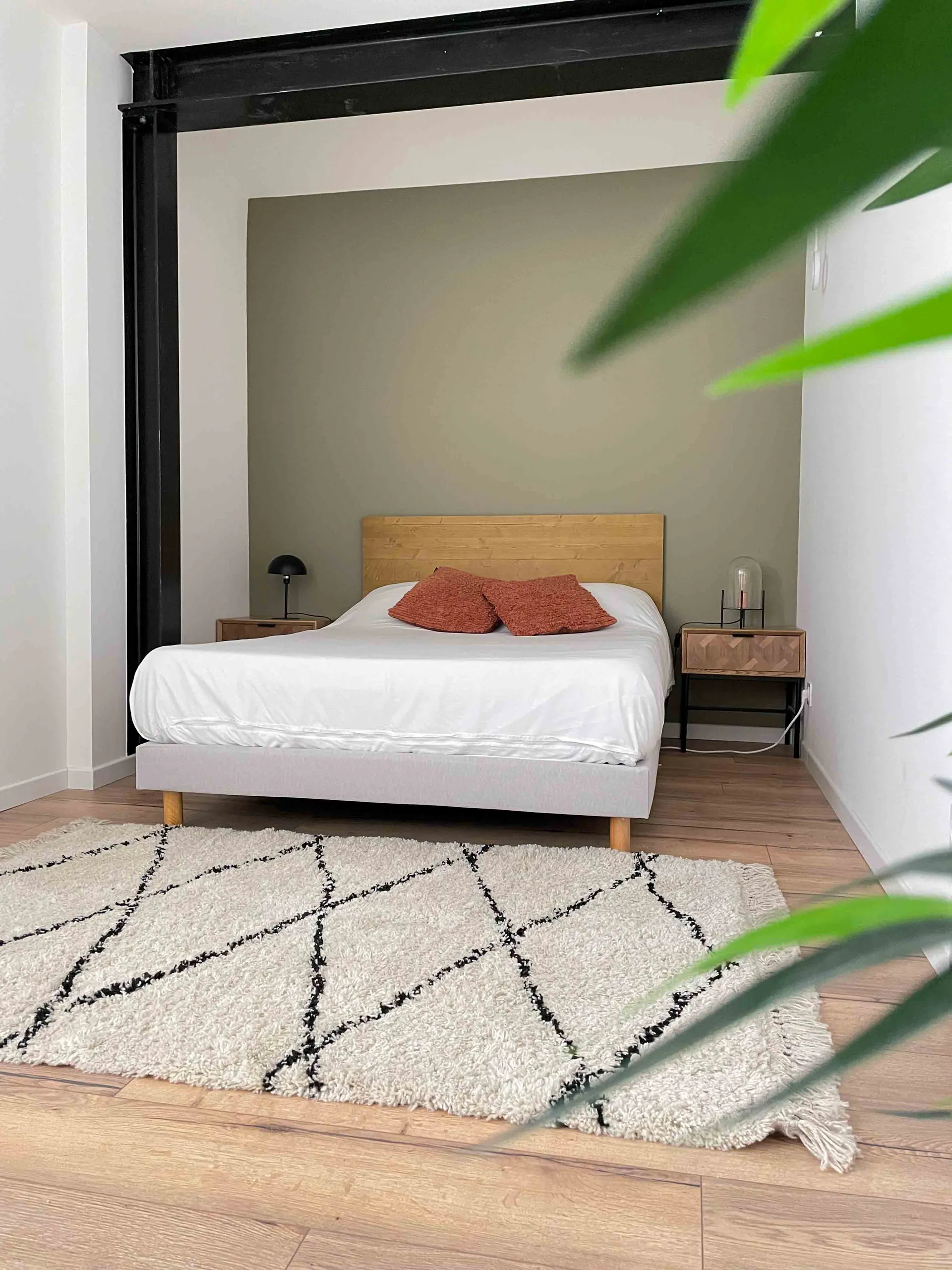 La Villa room with desk